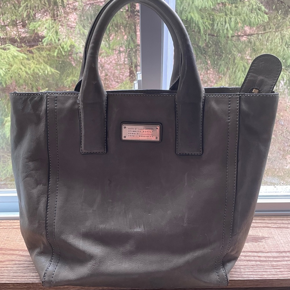 Marc Jacobs Black Shoulder Bag with Minimalist Design